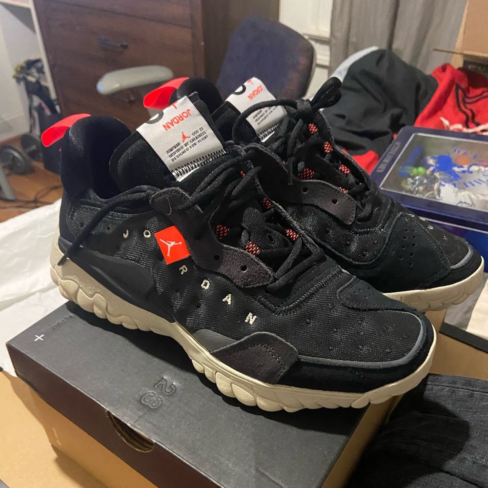 BLACK/INFRARED 23-OFF NOIR SIZE 10